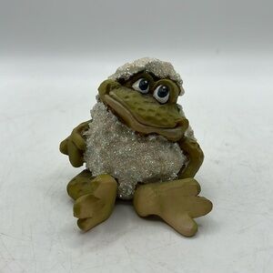 The Christmas Country Folks Frog Figurine White Bath Suds Decor Collectible